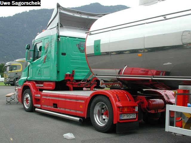 Interl 2011 394