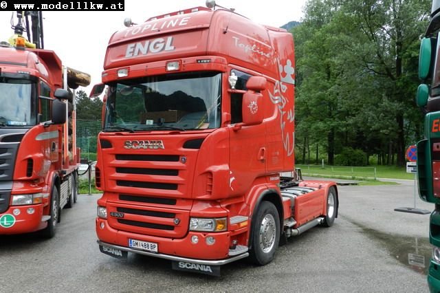 ES28