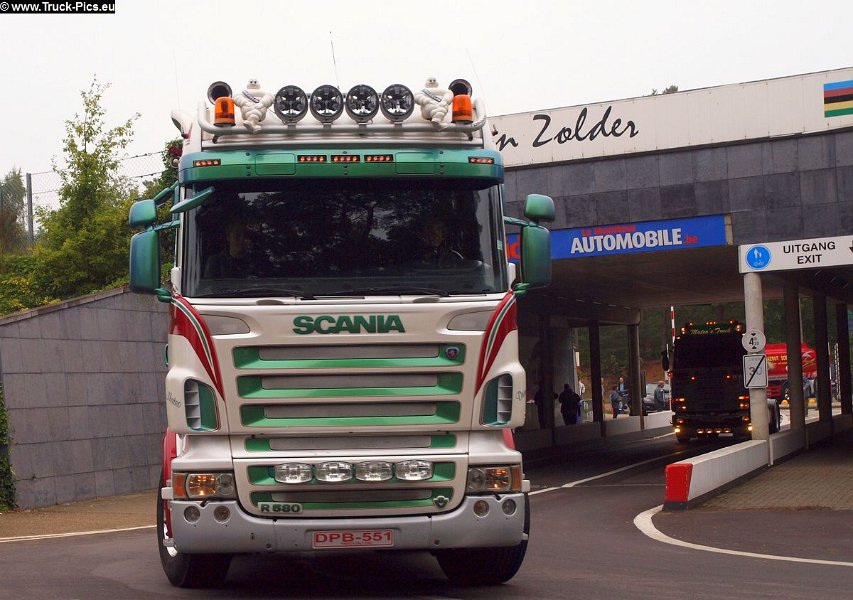 P9228837