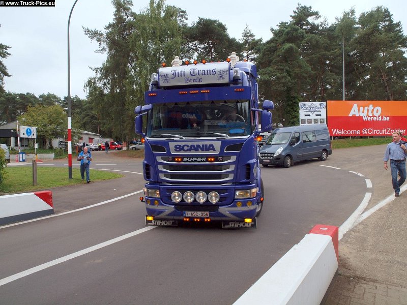 P9229411