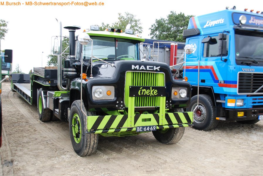Truck in the Koel 2014-8-30 00055
