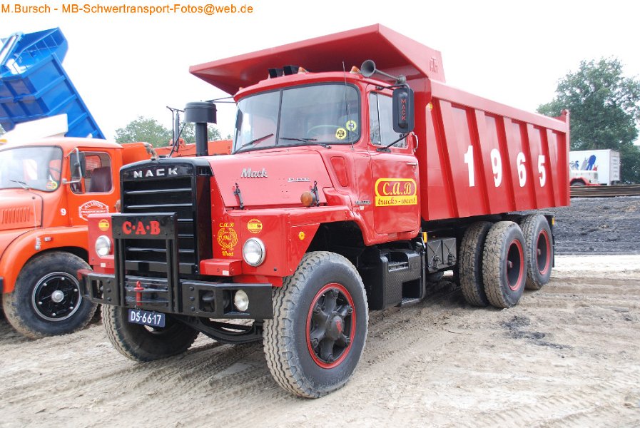 Truck in the Koel 2014-8-30 00076