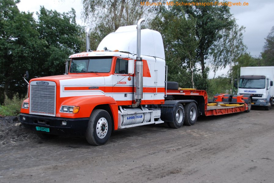 Truck in the Koel 2014-8-30 00094