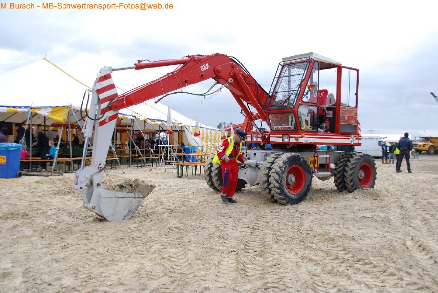 Truck in the Koel 2014-8-30 00160