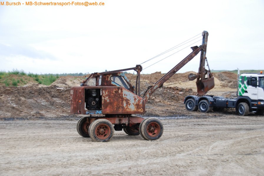 Truck in the Koel 2014-8-30 00179