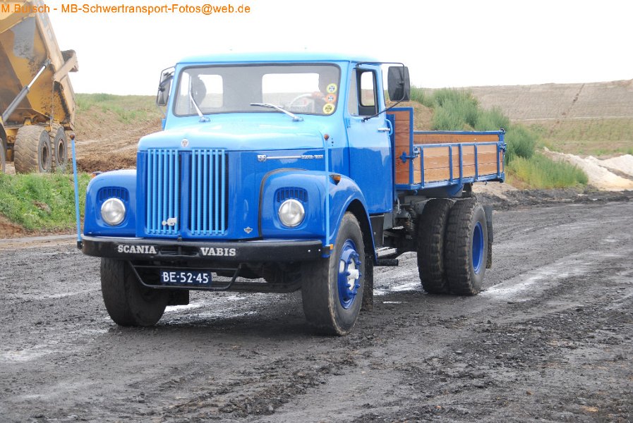 Truck in the Koel 2014-8-30 00197