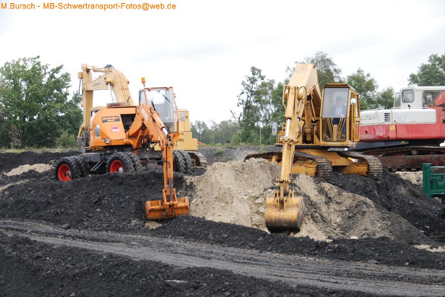 Truck in the Koel 2014-8-30 00200