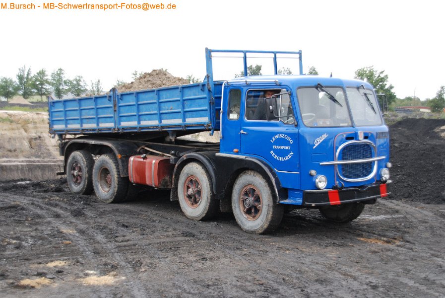 Truck in the Koel 2014-8-30 00209a