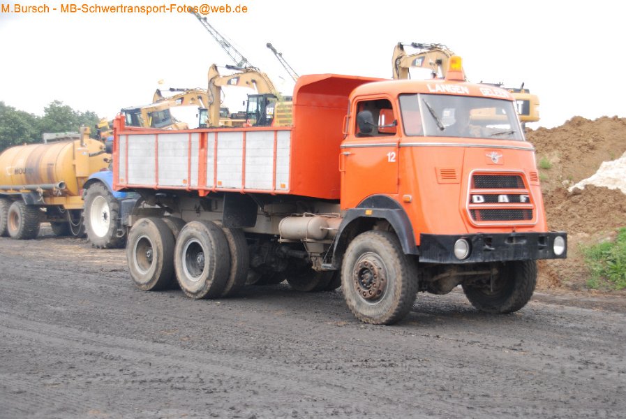 Truck in the Koel 2014-8-30 00230