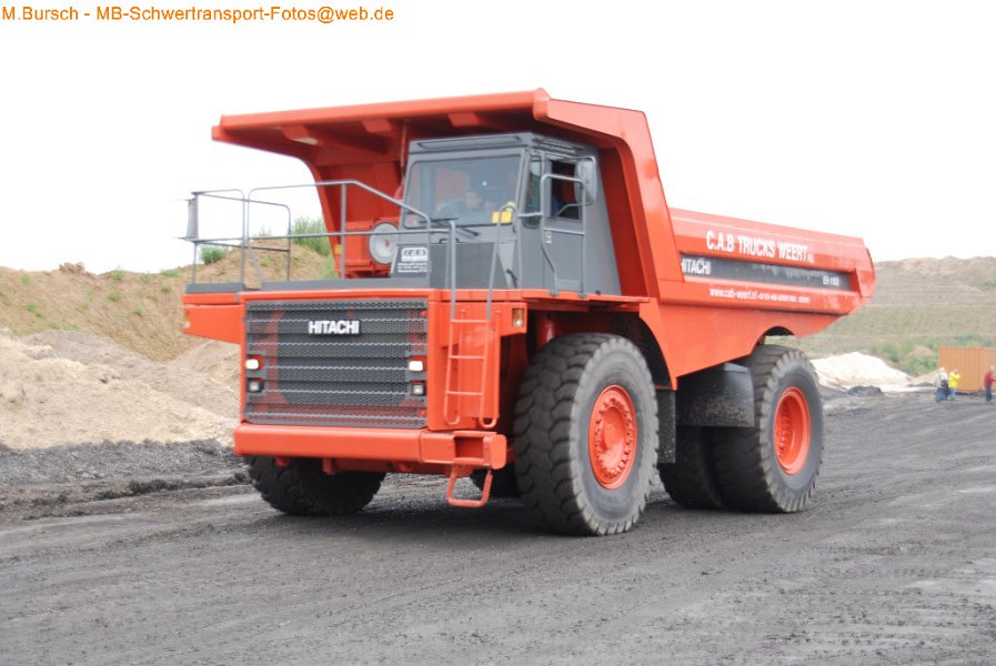 Truck in the Koel 2014-8-30 00236