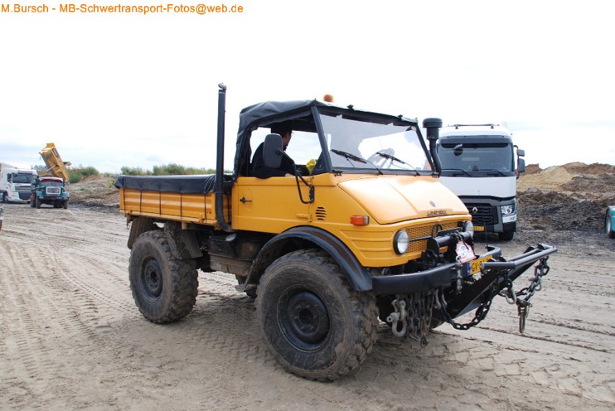 Truck in the Koel 2014-8-30 00302