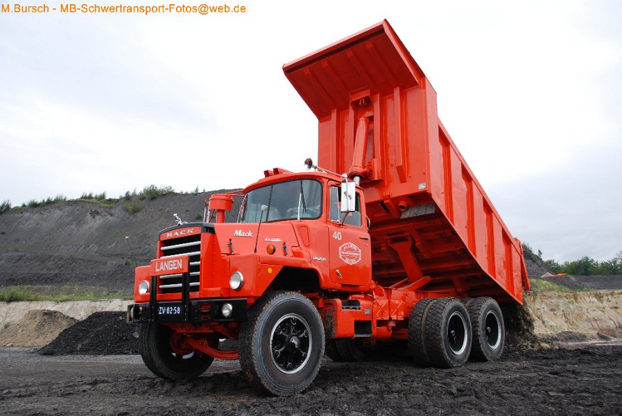 Truck in the Koel 2014-8-30 00547a