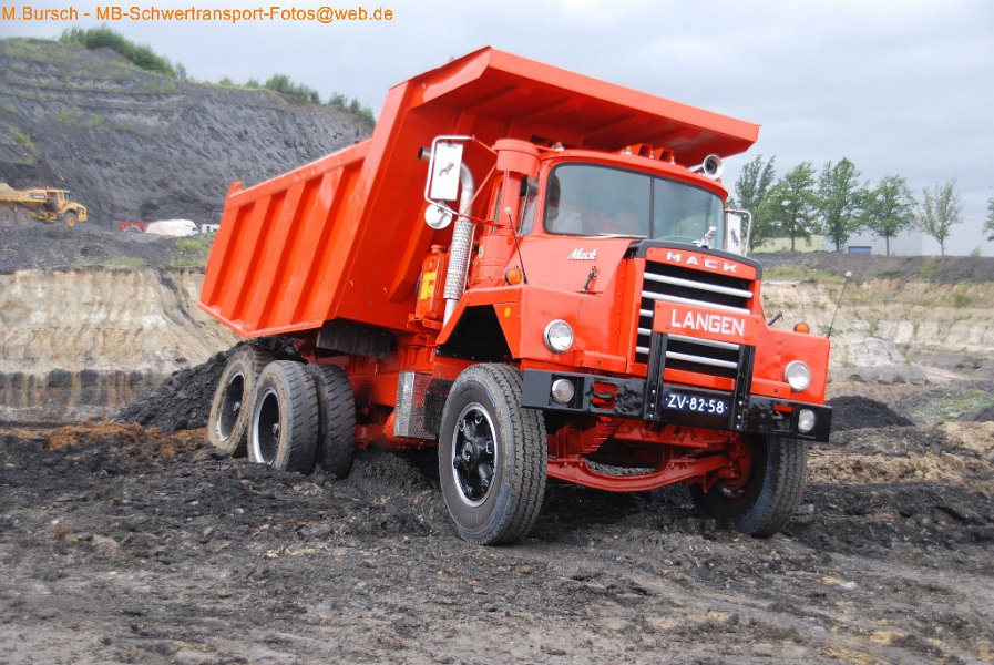 Truck in the Koel 2014-8-30 00548
