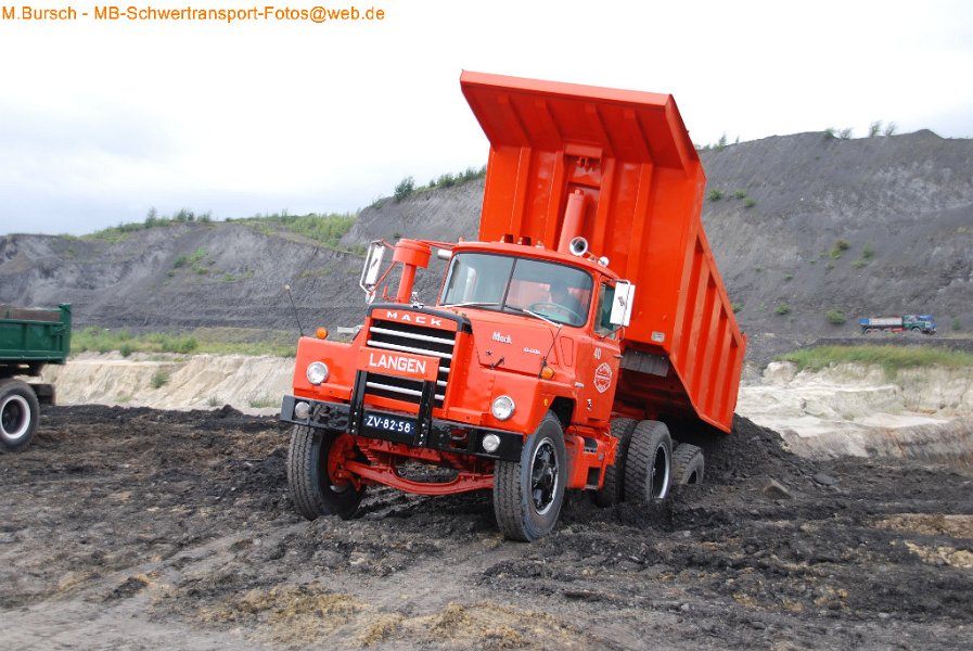 Truck in the Koel 2014-8-30 00555