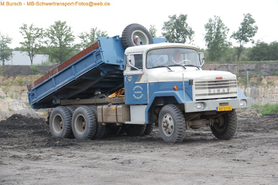 Truck in the Koel 2014-8-30 00606